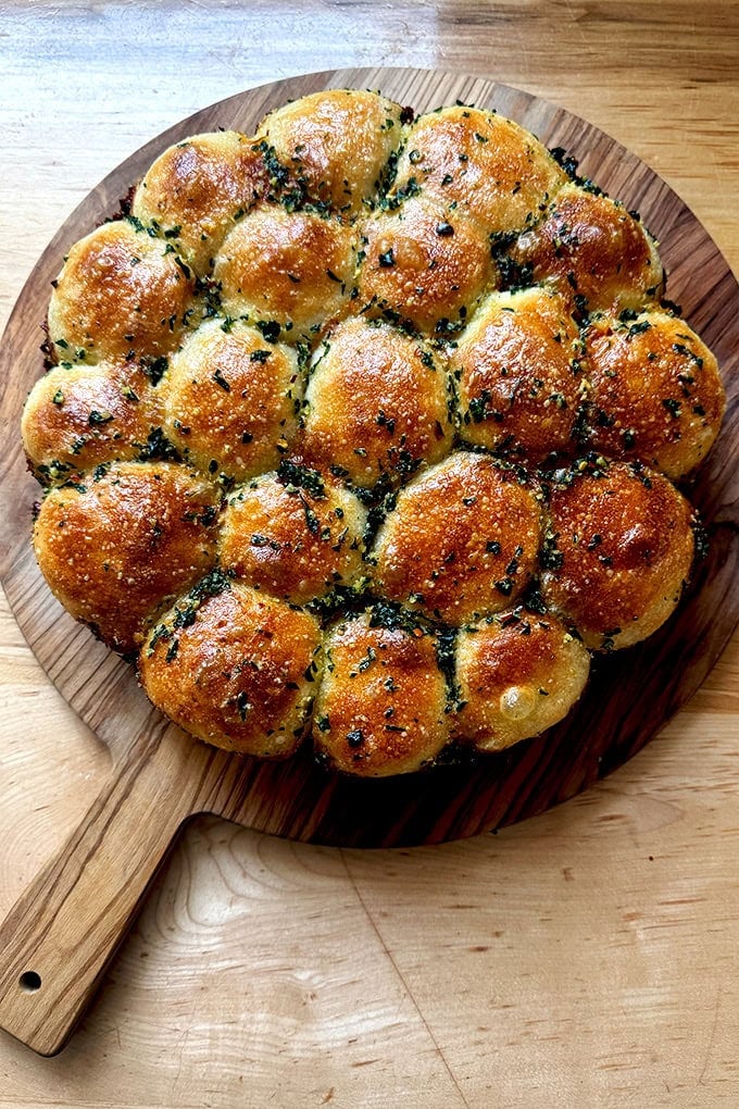 garlic thyme monkey bread spicy tomato sauce - Article 1